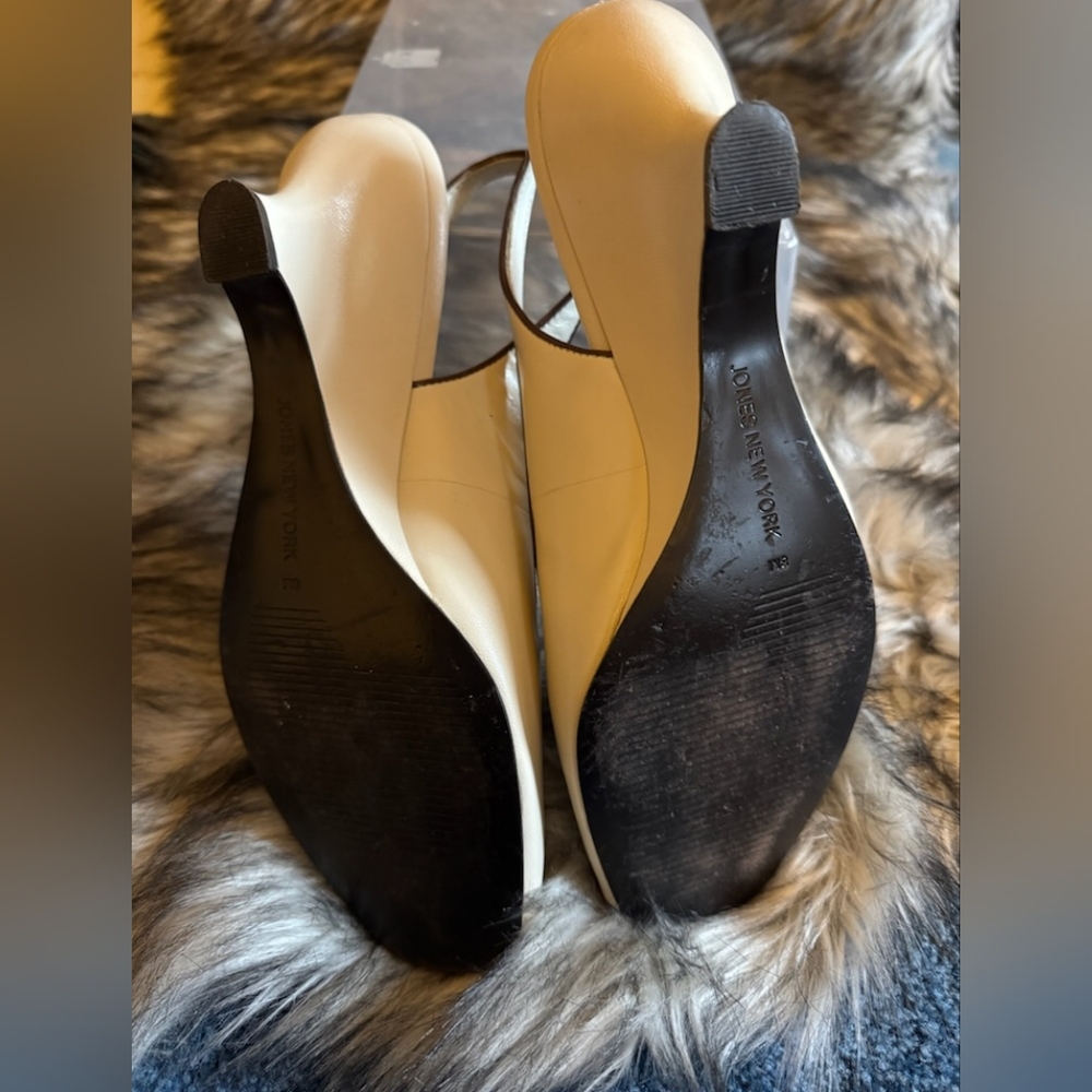 Elegant Cream Peep-Toe Slingback Heels - Picture 4 of 4